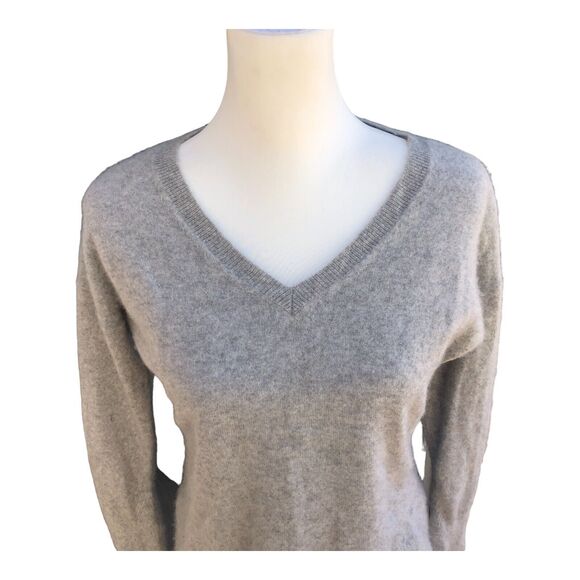 Bela NYC Cashmere Ultra Soft Classic‎ Preppy V-Neck Sweater Gray Sz S - Picture 2 of 11